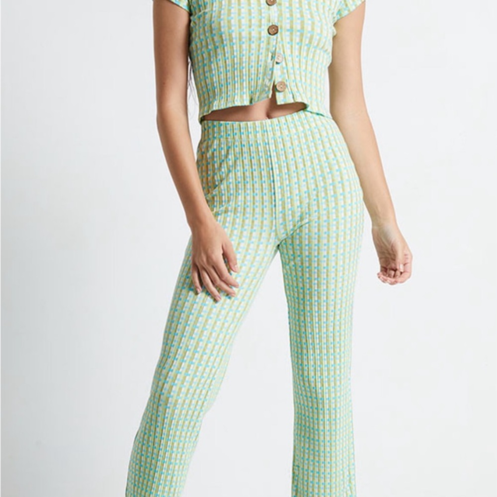 Billabong Light Green Patterned Outfit